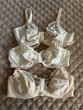 Wacoal Set of 3 Ivory Lace Underwire Bras 36C